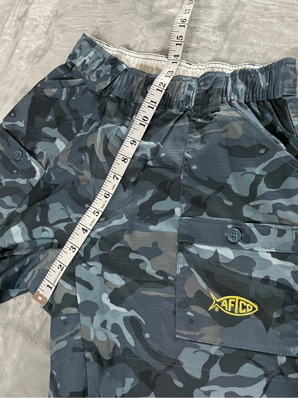 AFTCO Original Fishing Shorts blue camo print yellow logo on the cargo pocket - Picture 9 of 10